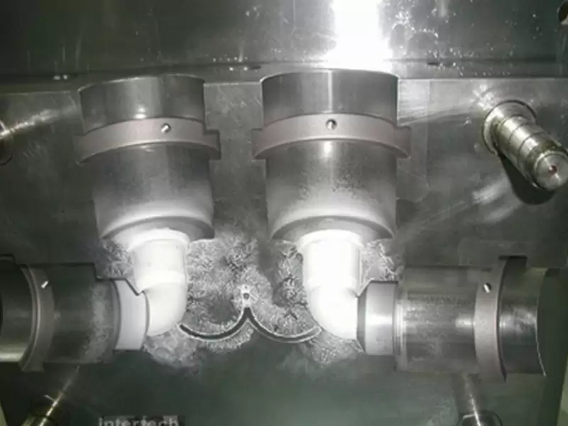 tubo acodado molde apropiado